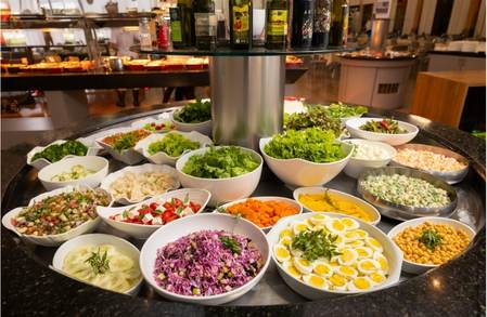 Pratos diários diversificados em restaurante em Palmas